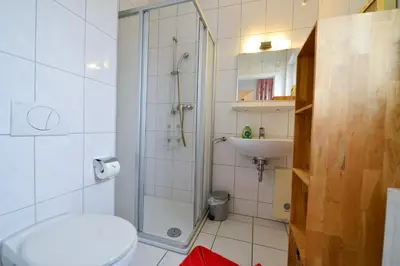 Ein Badezimmer in der Unterkunft Haus am Waldbad AW25