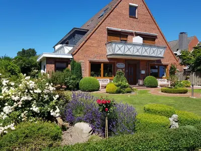 Ein Garten an der Unterkunft Haus Kaiser Appartement 3 Deichlust
