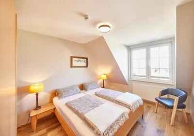 Ein Bett oder Betten in einem Zimmer der Unterkunft Ferienwohnung mit Seesicht Grimmershörnbucht