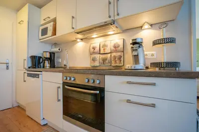 Küche/Küchenzeile in der Unterkunft Hus Willem Wohnung II 18, Muschelstübchen mit Strandkorb