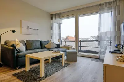 Ein Sitzbereich in der Unterkunft Viktoriastraße 5 Morgensonne inkl Strandkorb am Deich