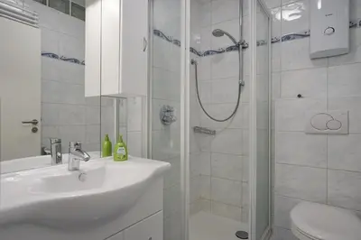 Ein Badezimmer in der Unterkunft Schloss am Meer Wohnung 41 mit seitlichem Hafenblick