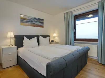Ein Bett oder Betten in einem Zimmer der Unterkunft Schloss am Meer Wohnung 41 mit seitlichem Hafenblick