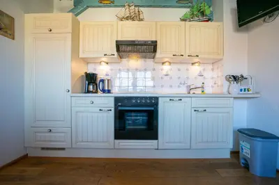 Küche/Küchenzeile in der Unterkunft Klaar Kimming Haus Wattwurm