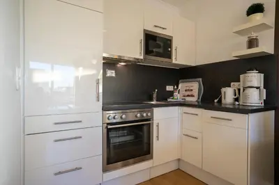 Küche/Küchenzeile in der Unterkunft Residenz Rosengarten Wohnung 305 mit Meerblick