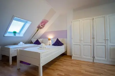 Ein Bett oder Betten in einem Zimmer der Unterkunft Residenz Rosengarten Wohnung 305 mit Meerblick