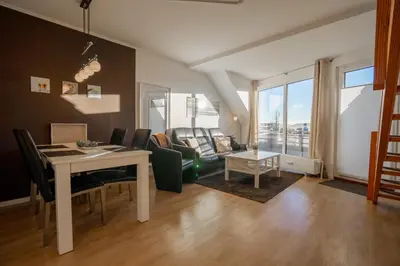 Ein Sitzbereich in der Unterkunft Residenz Rosengarten Wohnung 305 mit Meerblick