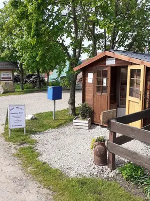 Das Gebäude in dem sich das Ferienhaus befindet