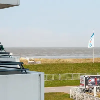Hanseatic 210