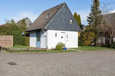 Das Gebäude in dem sich das Ferienhaus befindet